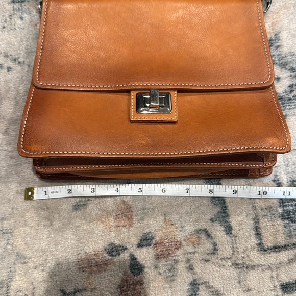 Beautiful Italian leather shoulder bag in camel color - Picture 13 of 13